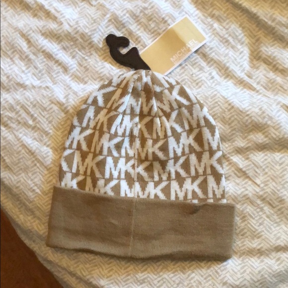 Micheal kors beanie - Picture 3 of 4
